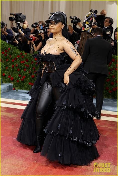 Nicki Minaj met gala hat